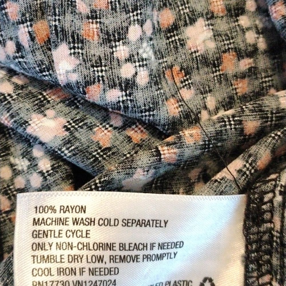Universal Thread Retro Floral Top - Picture 8 of 9